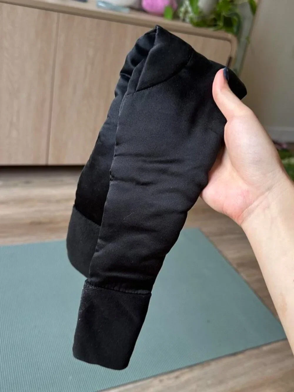 NUOJIA Black 100% mulberry silk sleep mask, similar to the $80 Drowsy sleep mask